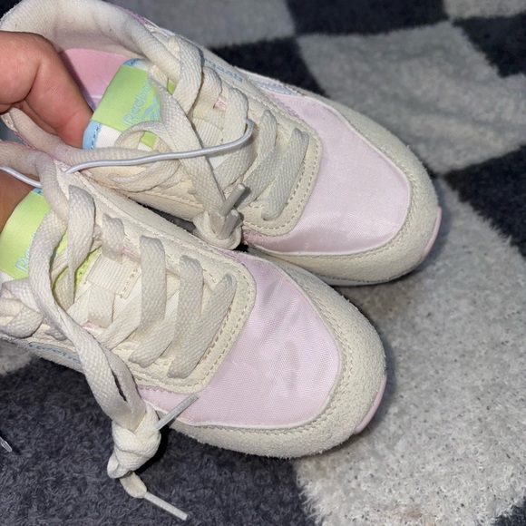 Reebok - Picture 2 of 4